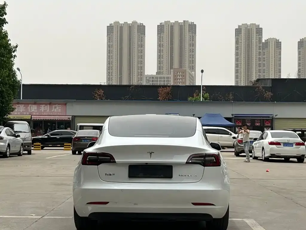 Tesla Model 3 — фото 5