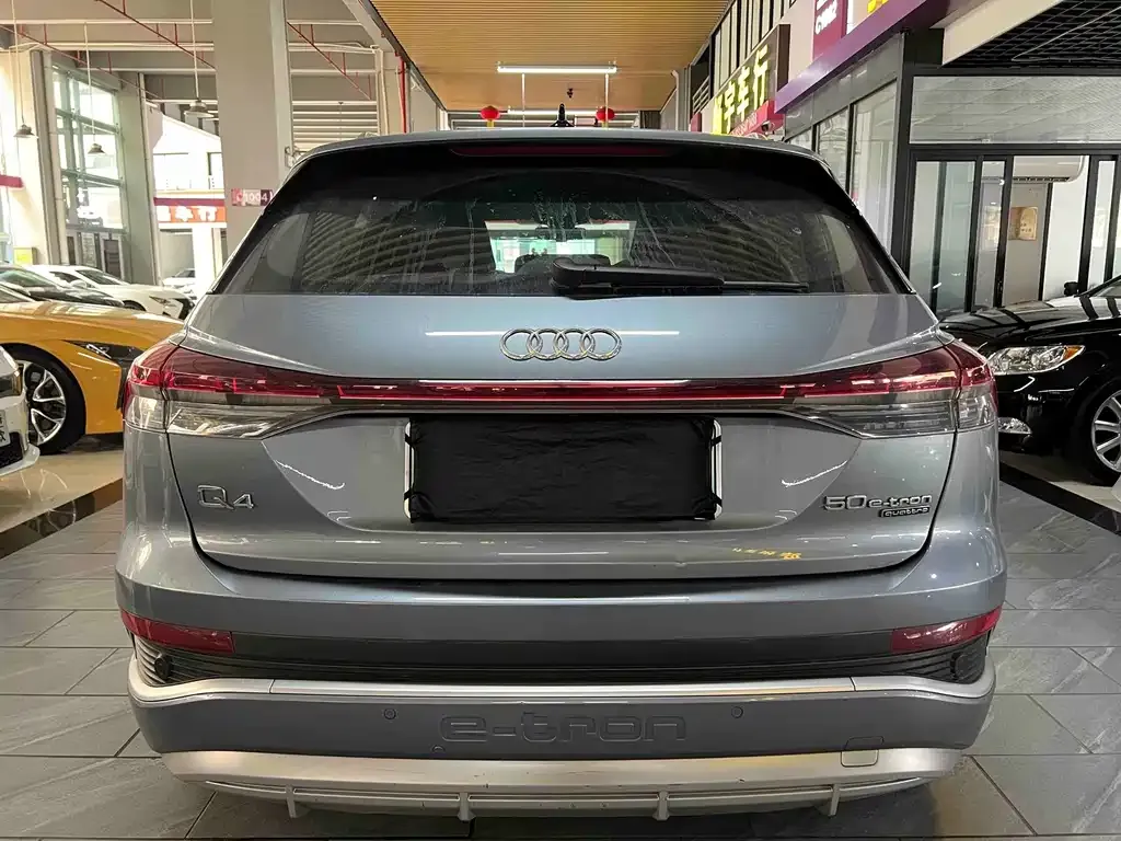 Audi Q4 e-tron — фото 2
