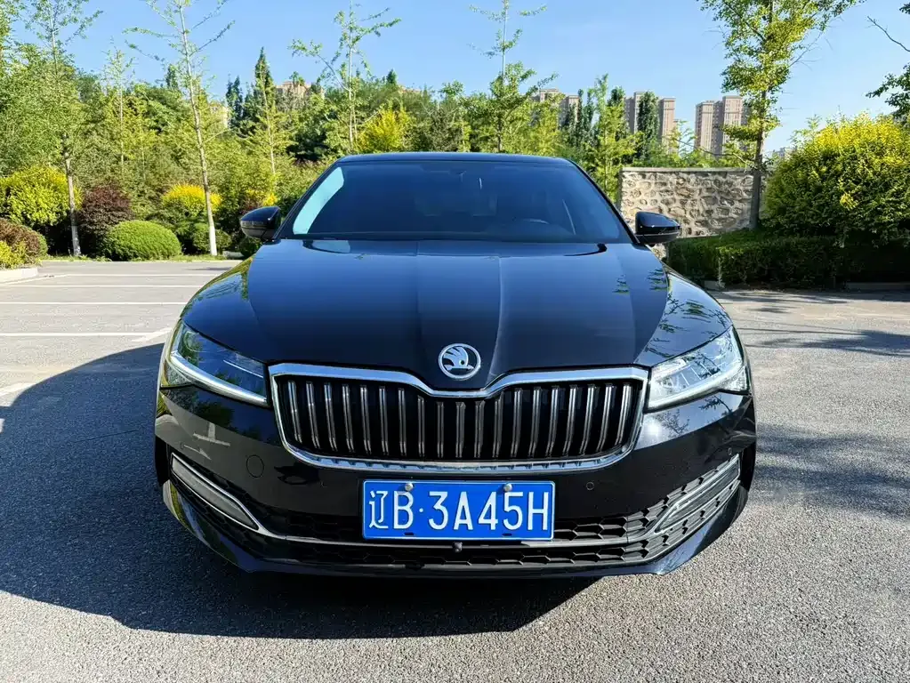 Skoda Superb — фото 8