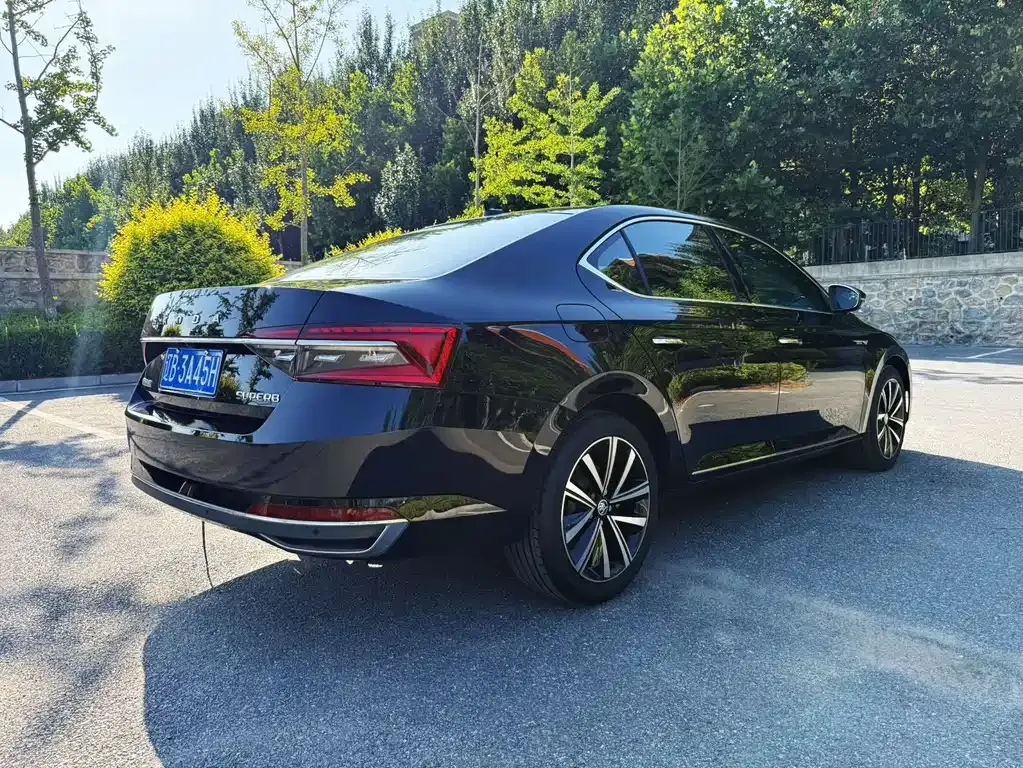 Skoda Superb — фото 5