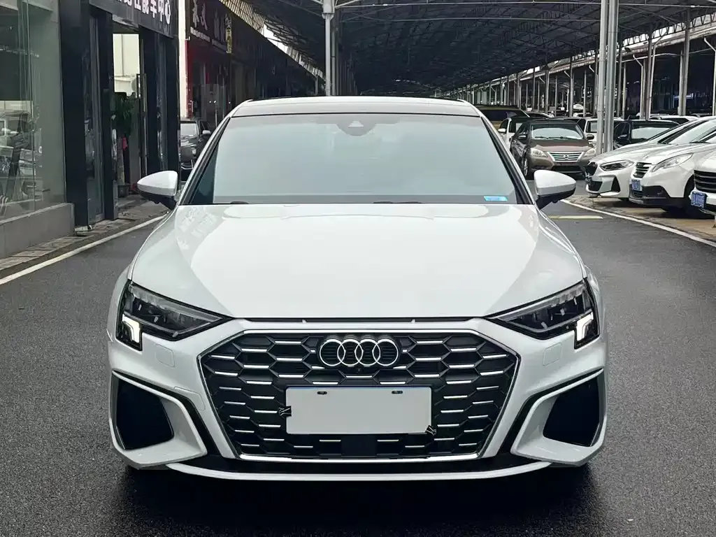 Audi A3 — фото 1