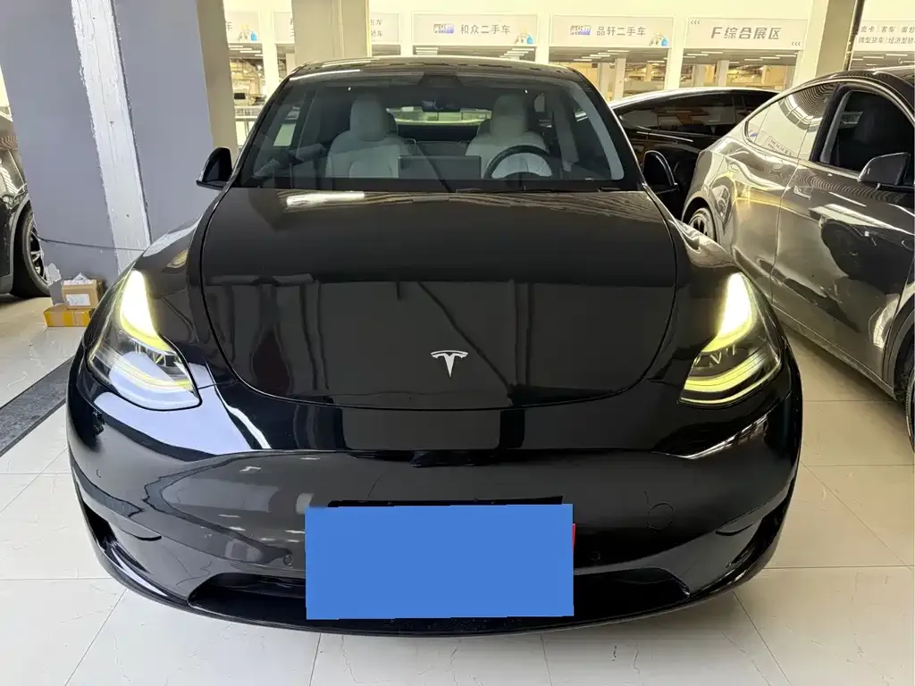 Tesla Model Y — фото 10