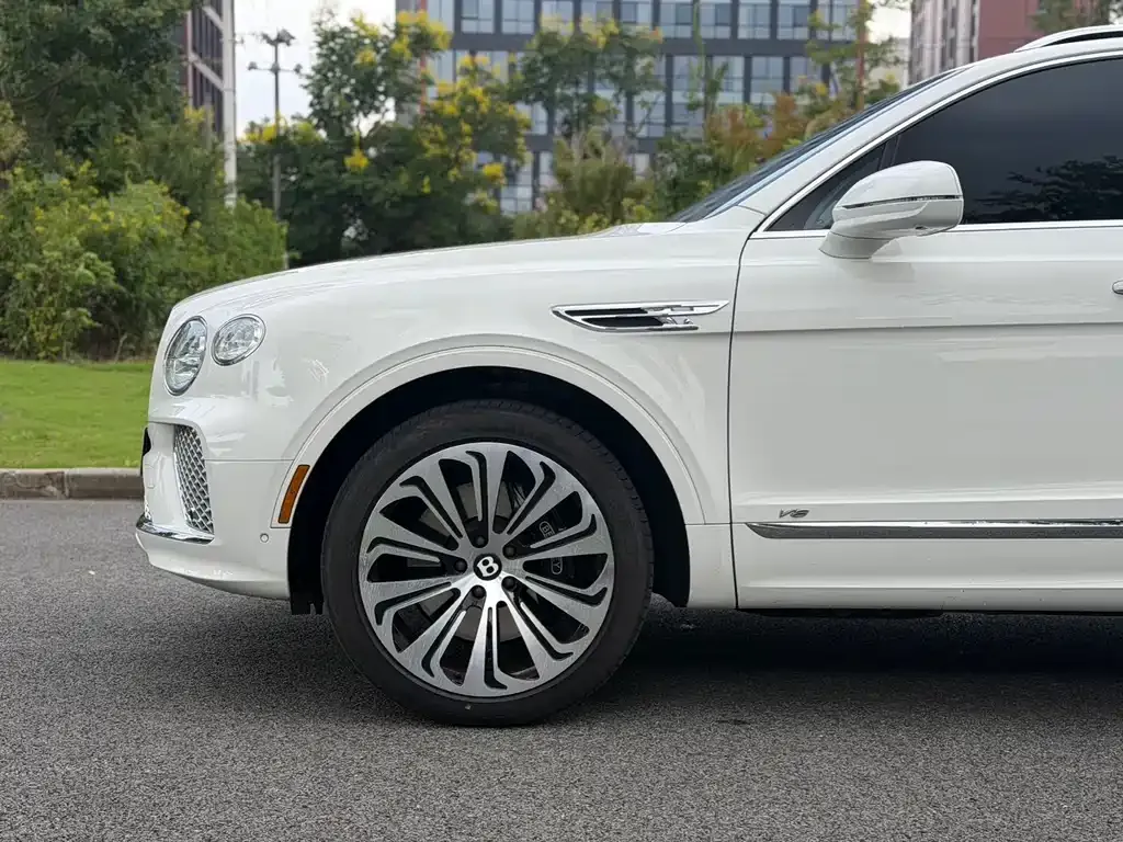 Bentley Bentayga — фото 9