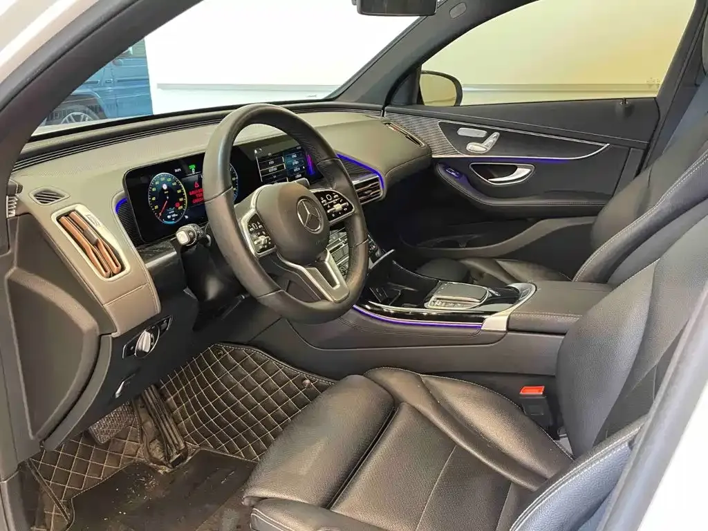 Mercedes-Benz EQC — фото 10
