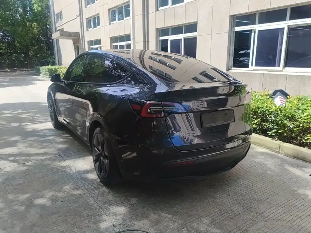 Tesla Model Y — фото 6