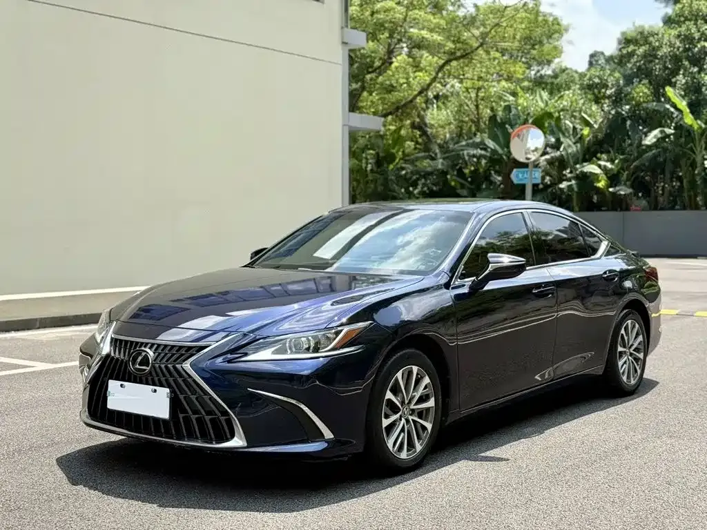 Lexus ES — фото 1
