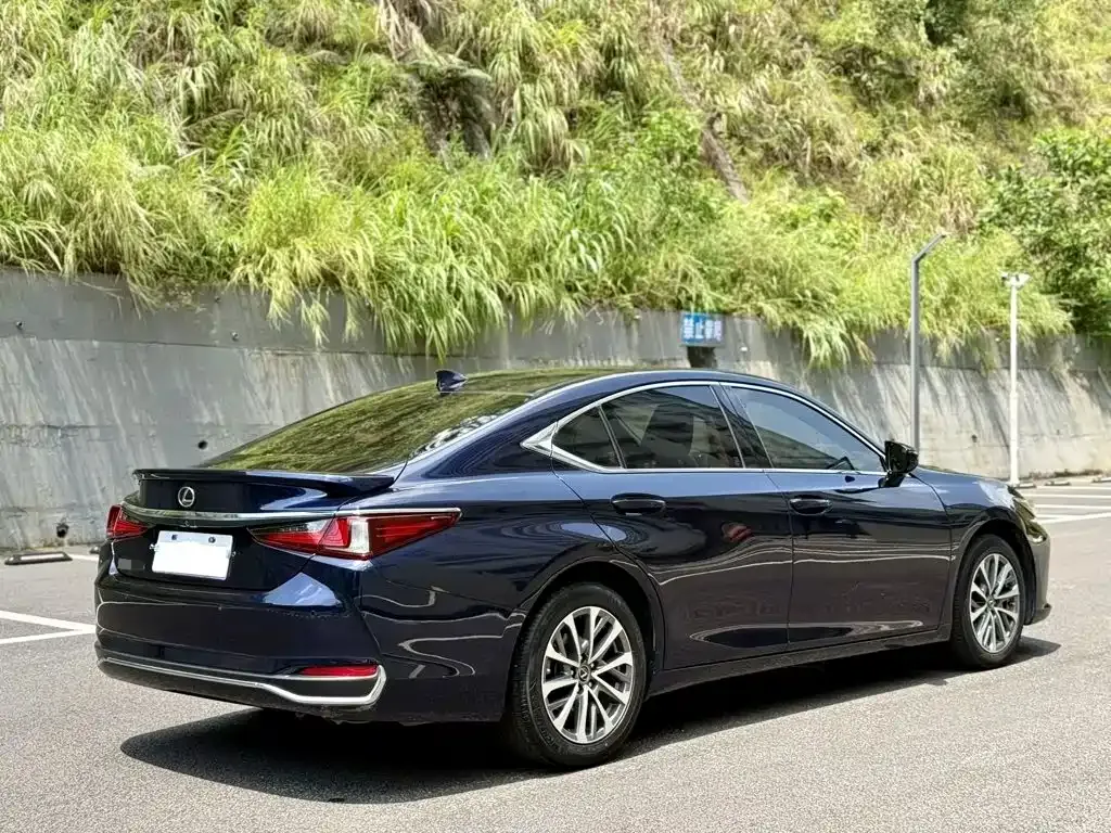 Lexus ES — фото 9