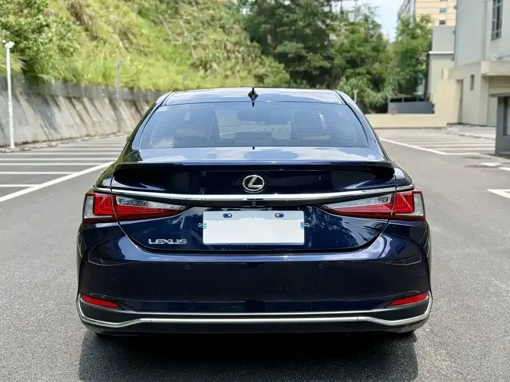 Lexus ES — фото 8