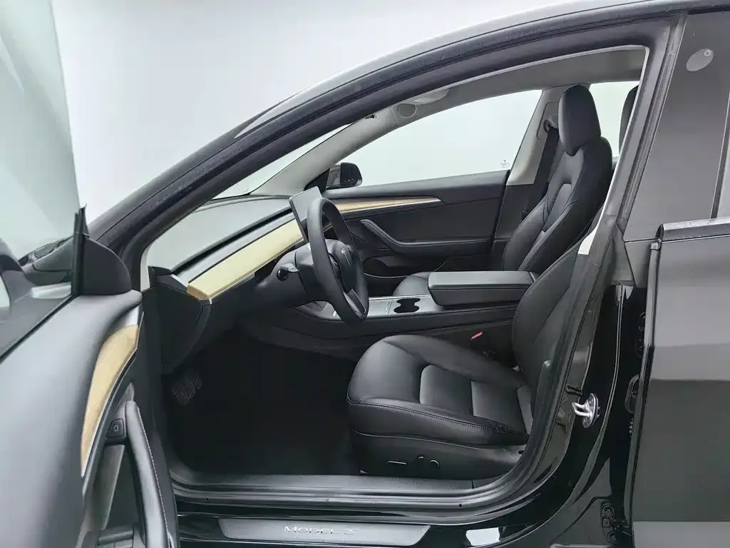 Tesla Model 3 — фото 4