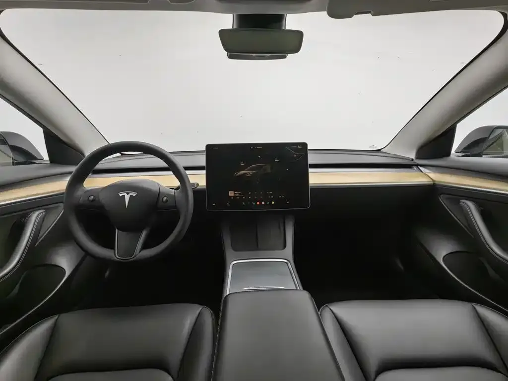 Tesla Model 3 — фото 7
