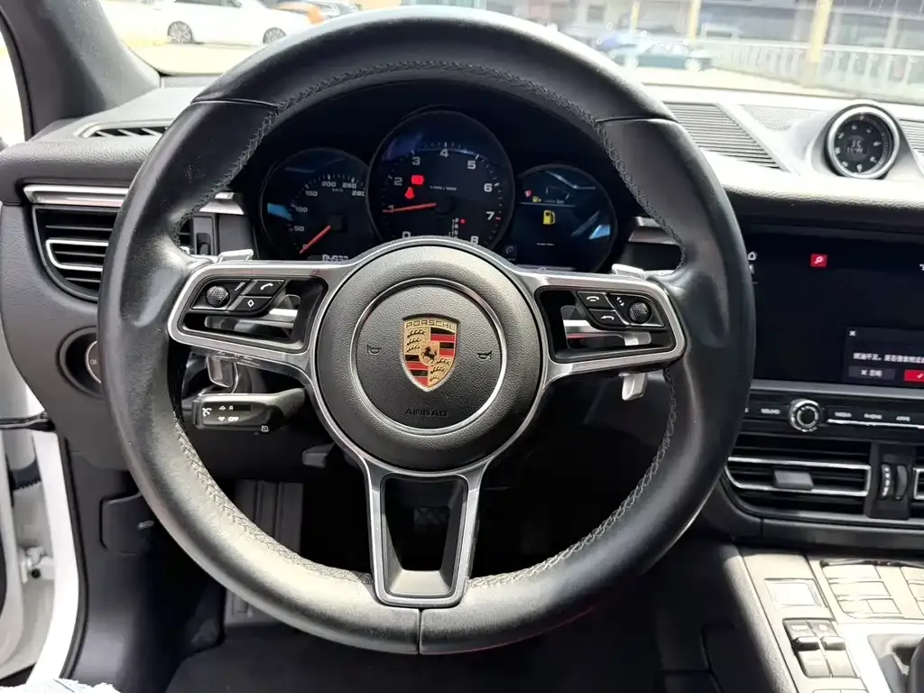 Porsche Macan — фото 6