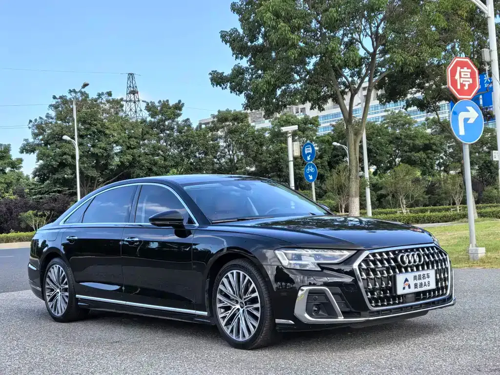 Audi A8 — фото 9