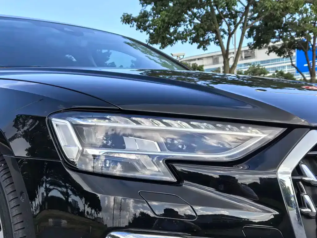 Audi A8 — фото 8