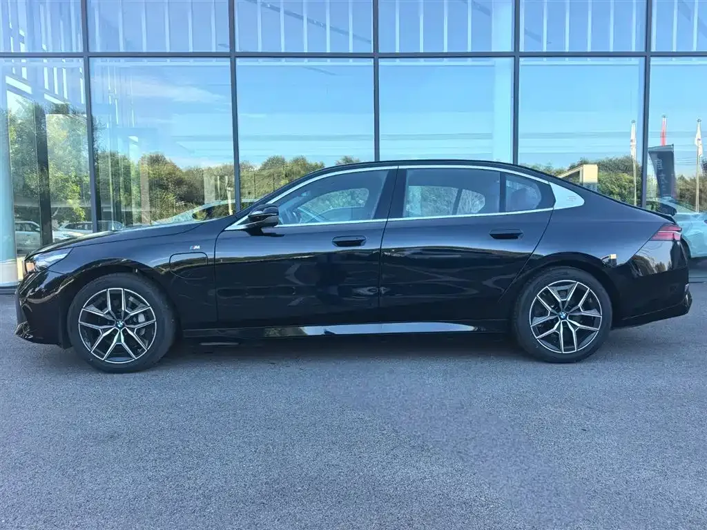 BMW i5 — фото 10