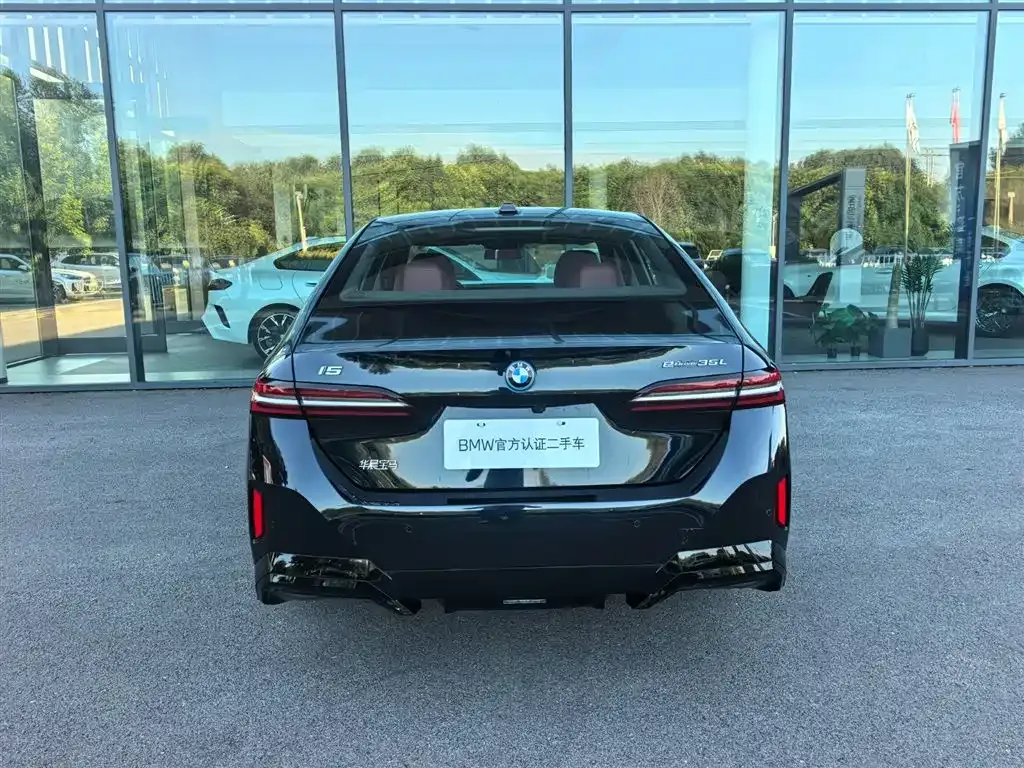 BMW i5 — фото 5