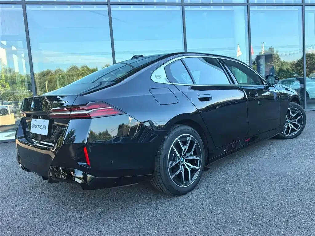 BMW i5 — фото 4