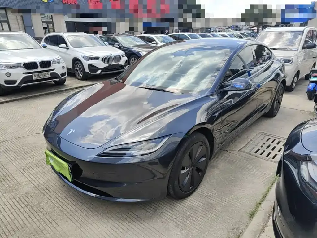 Tesla Model 3 — фото 1
