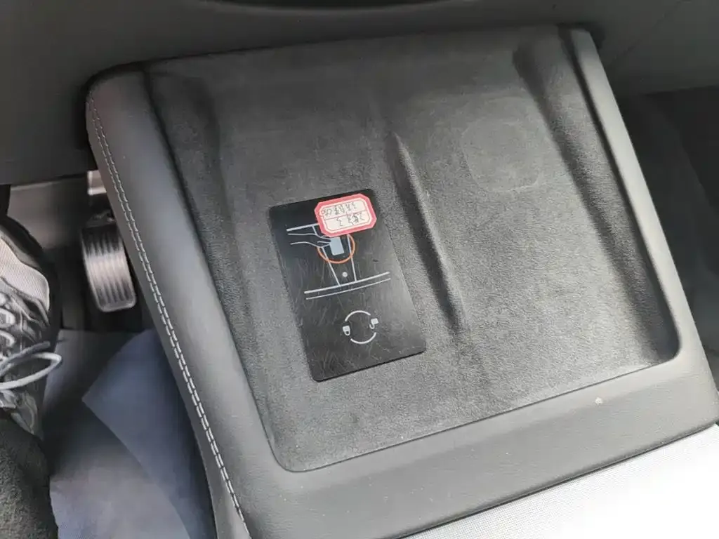 Tesla Model 3 — фото 10