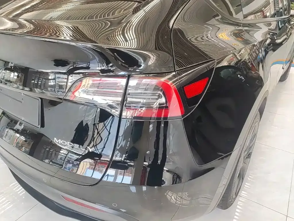 Tesla Model Y — фото 5