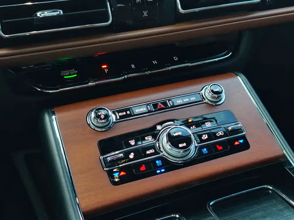 Lincoln Aviator — фото 8