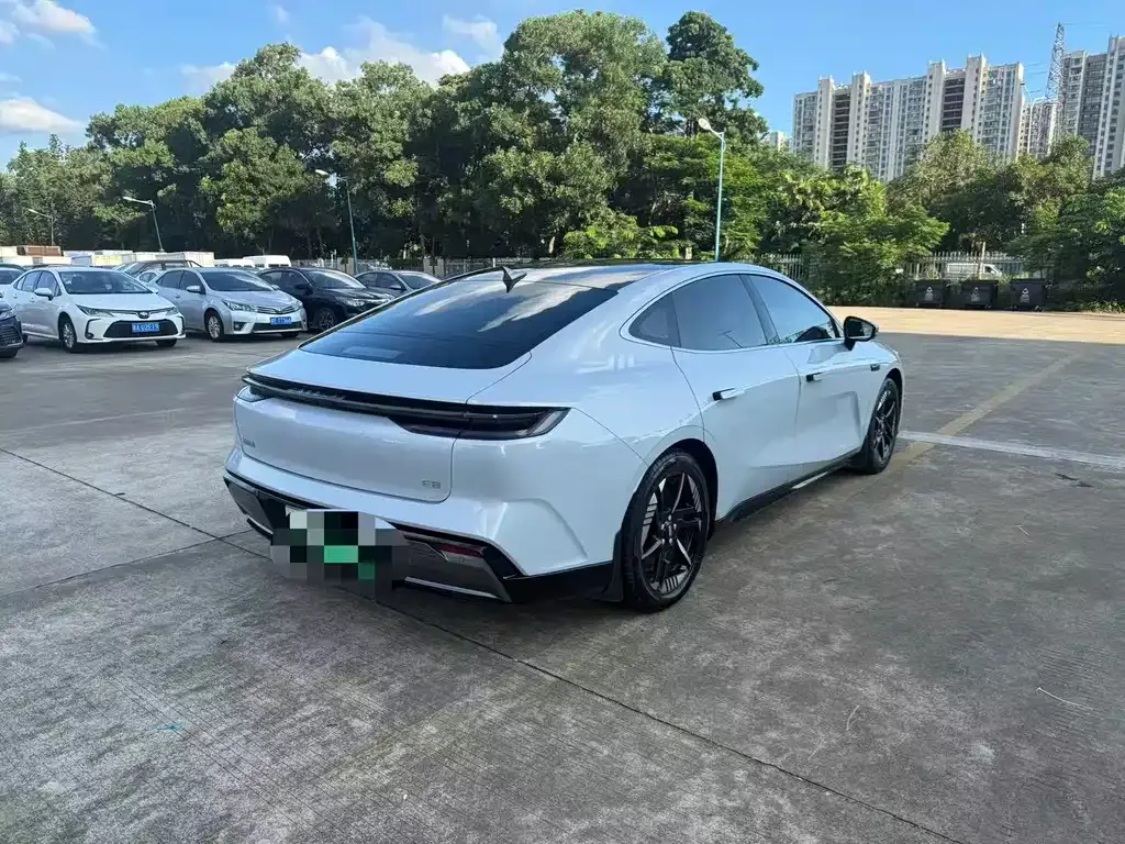 Geely Galaxy E8 — фото 3