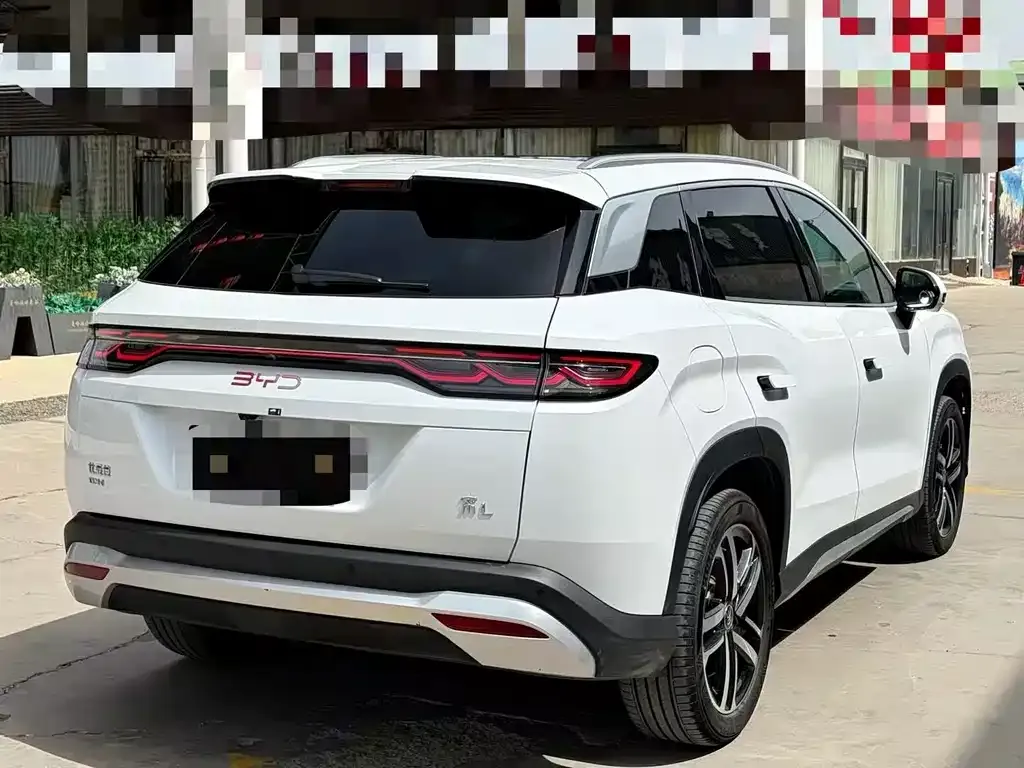 BYD L DM-i — фото 9