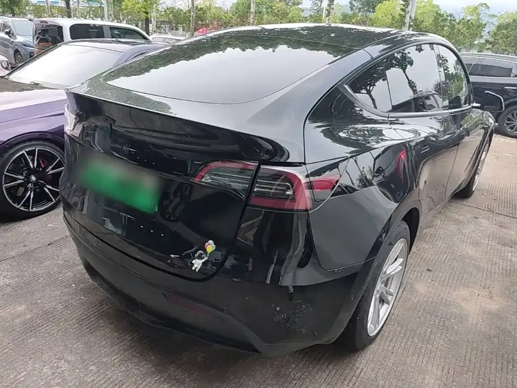 Tesla Model Y — фото 8
