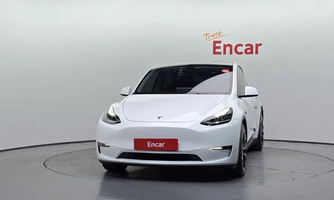 Tesla Model Y — фото 2