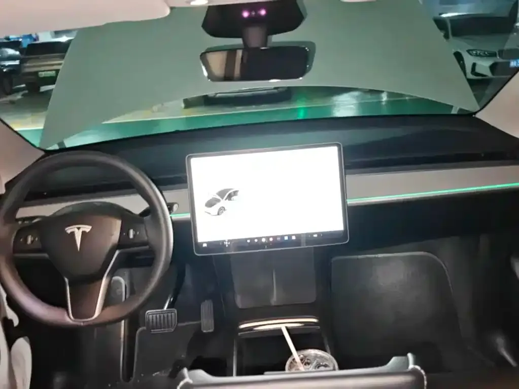 Tesla Model Y — фото 4