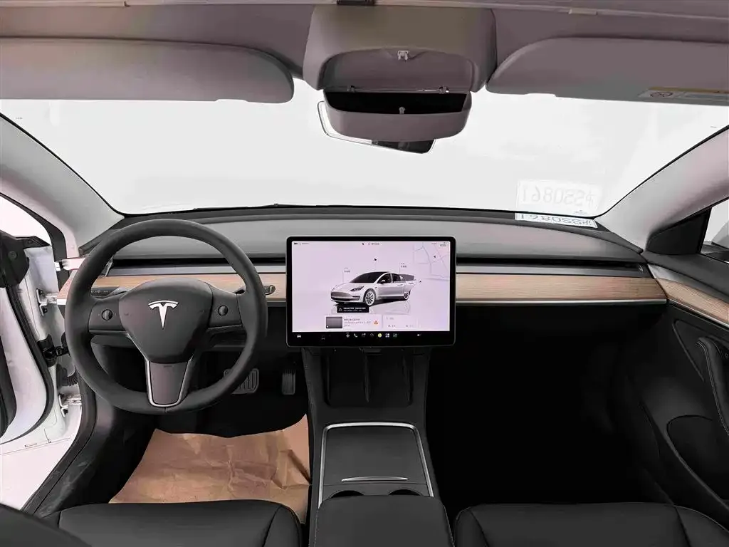 Tesla Model 3 — фото 4
