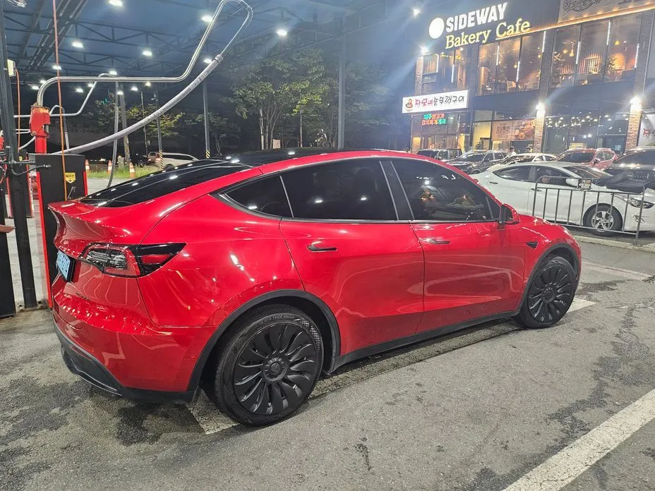 Tesla Model Y — фото 9