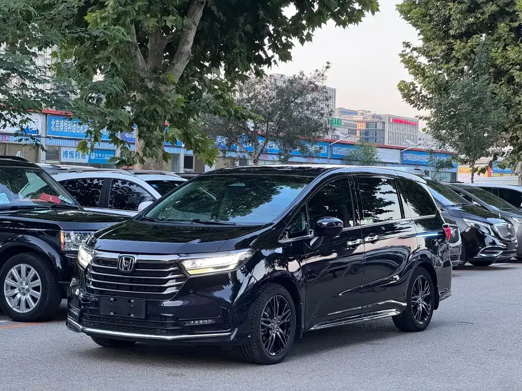 Honda Odyssey — фото 1