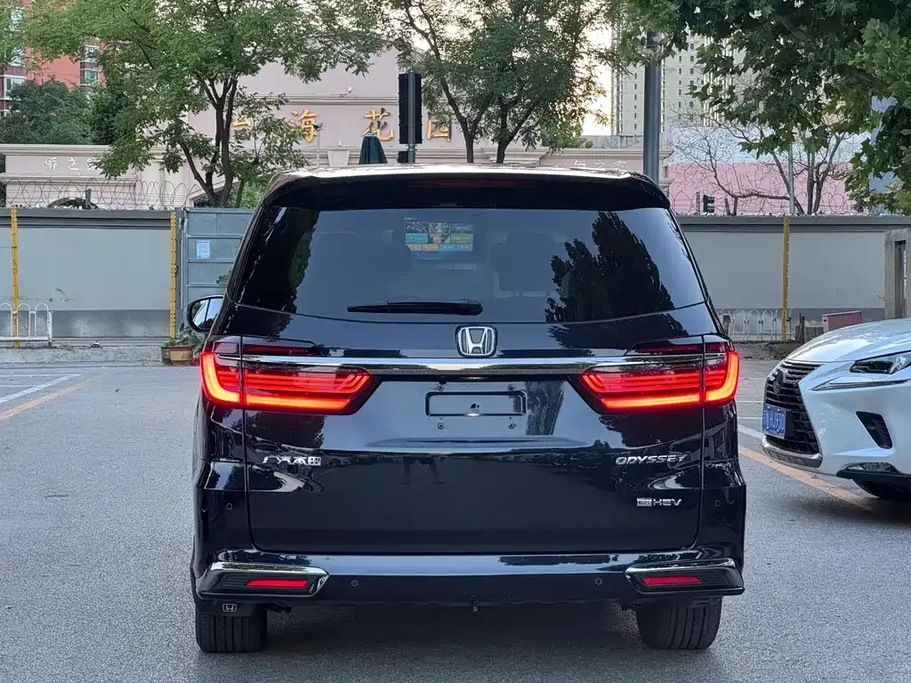 Honda Odyssey — фото 10