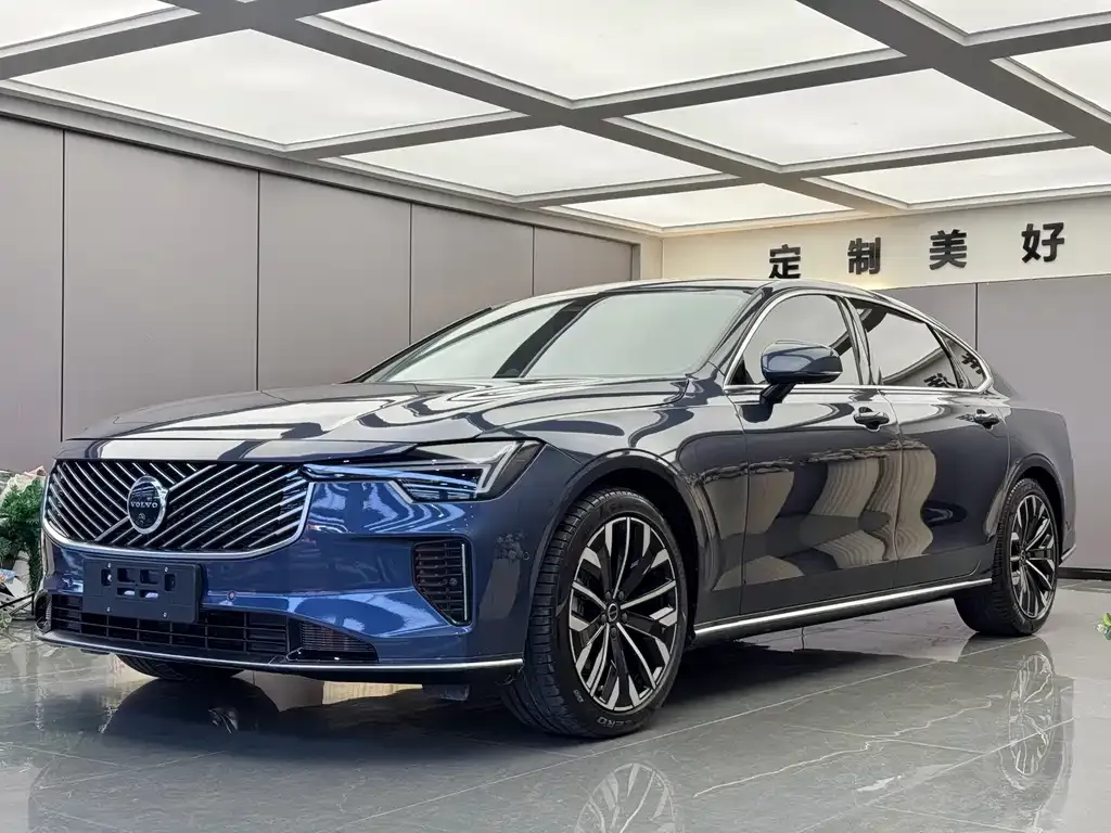 Volvo S90 — фото 1