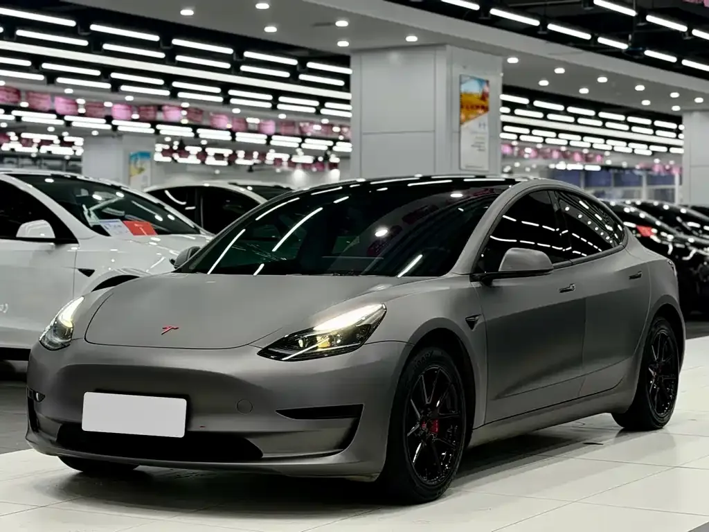 Tesla Model 3 — фото 1
