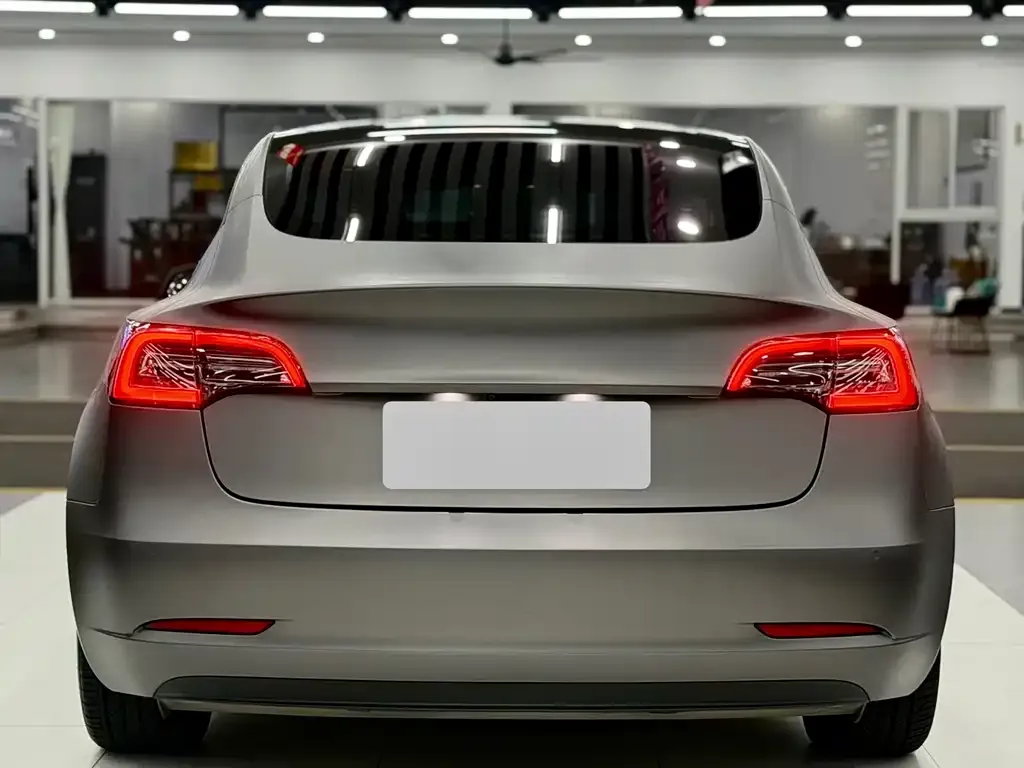 Tesla Model 3 — фото 2