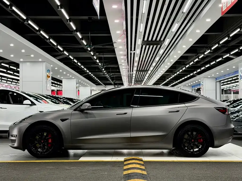 Tesla Model 3 — фото 10