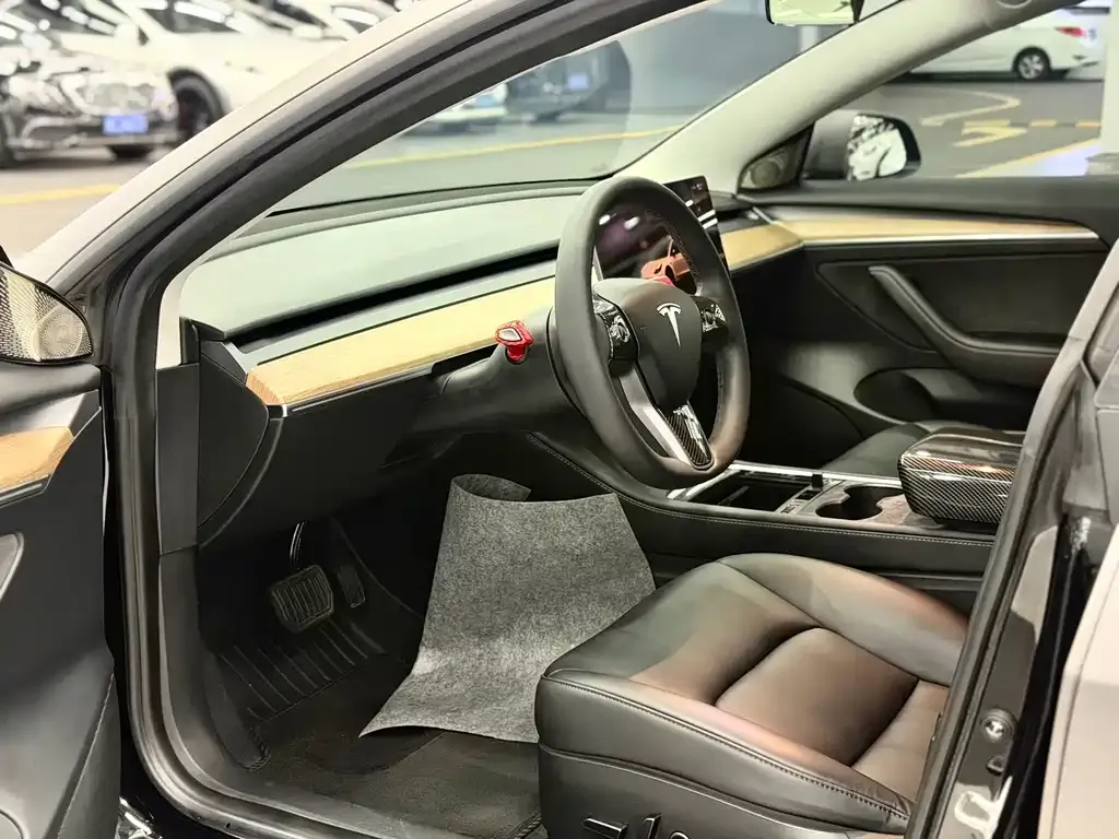Tesla Model 3 — фото 9