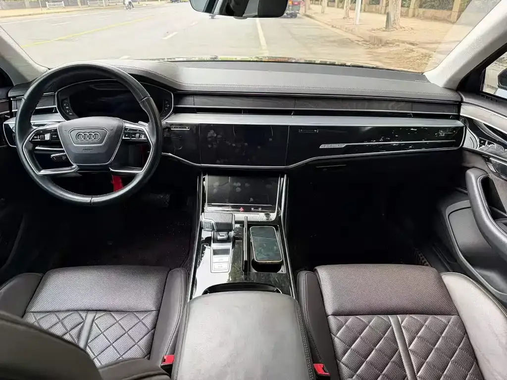Audi A8 — фото 2