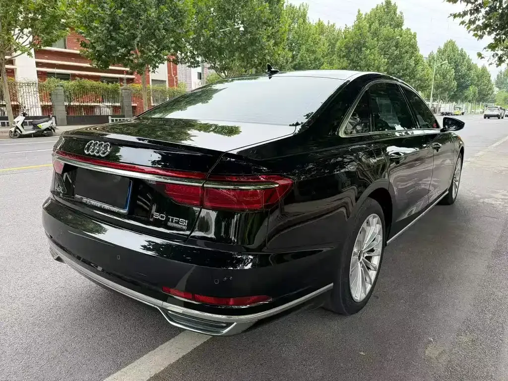 Audi A8 — фото 9