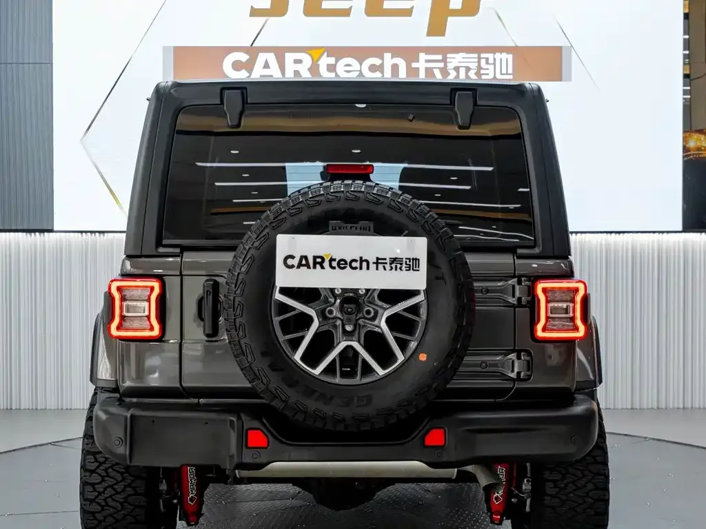 Jeep Wrangler — фото 10