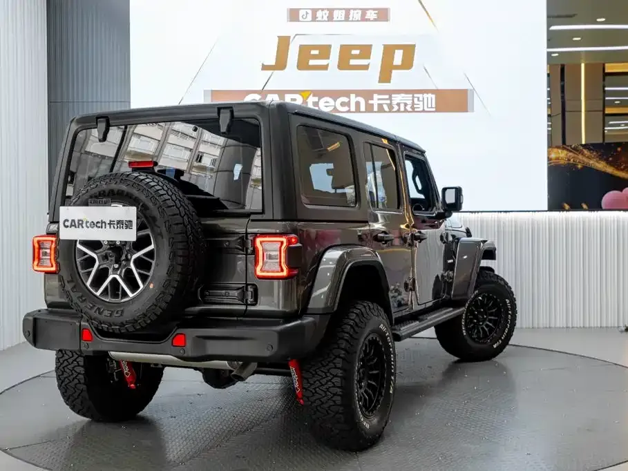 Jeep Wrangler — фото 9