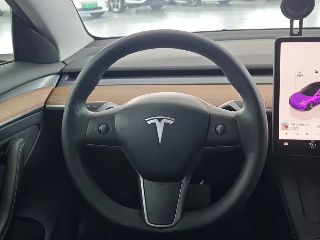 Tesla Model 3 — фото 3