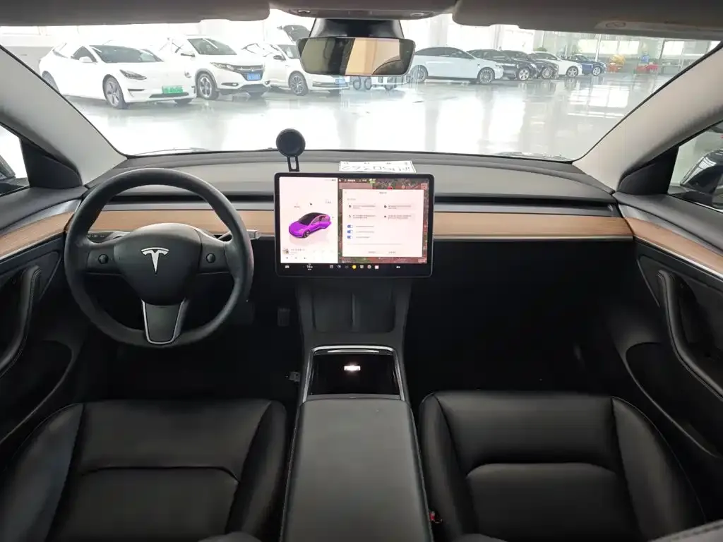 Tesla Model 3 — фото 4