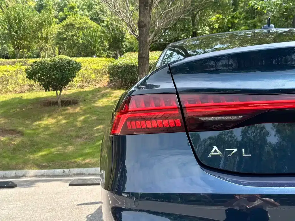 Audi A7L — фото 8
