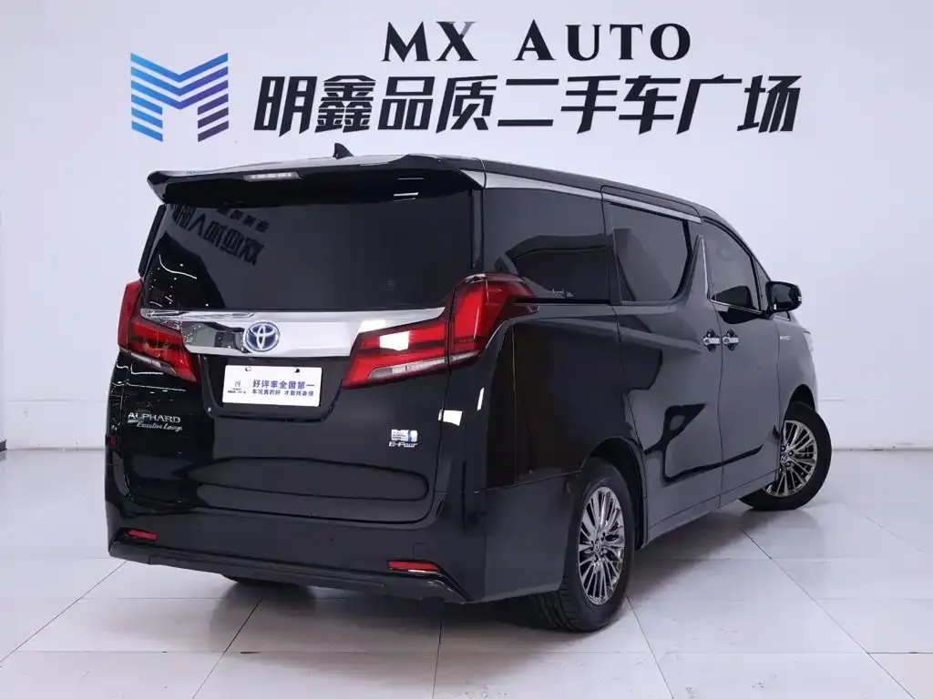 Toyota Alphard — фото 8