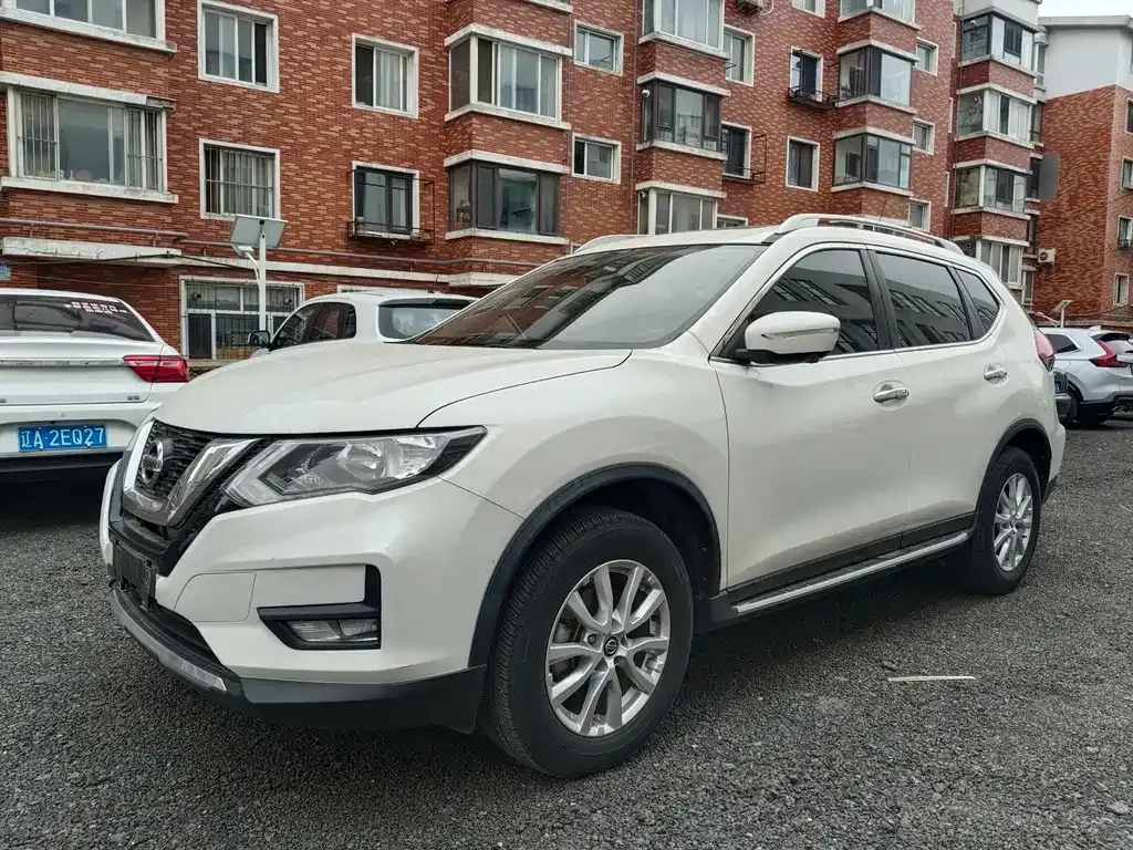 Nissan X-Trail — фото 1