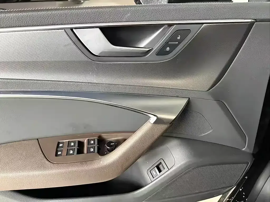 Audi A7L — фото 10