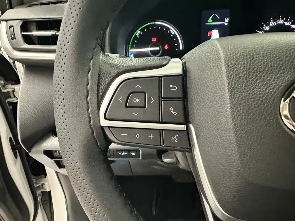 Toyota Granvia — фото 4