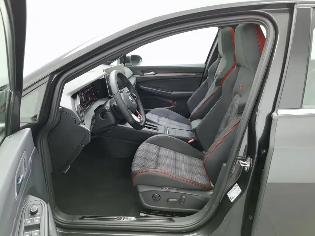 Volkswagen Golf GTI — фото 10